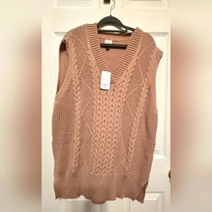 Suzanne Betro Ladies sweater vest.  Size L/XL. NWT